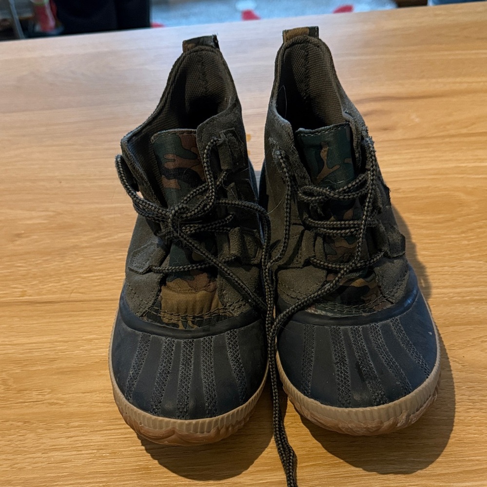 Sorel Black and Green Winter Boots